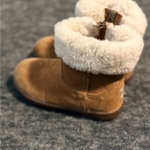 UGG Australia Jorie Tan Suede Boots with Cream Accents Sz 8.5 Kids